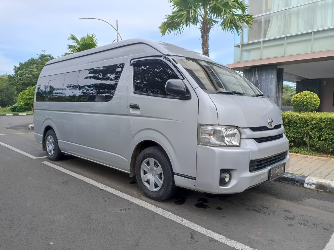 Mengapa Sewa Hiace Jakarta Harian Lebih Nyaman?